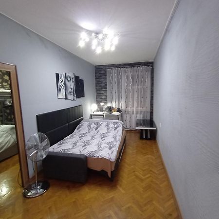 Apartament Venge -Cale Mieszkanie 46M2 Na Wylacznosc - Z Jedna Sypialnia I Jednym Sypialno-Salonem -3 Pietro Bez Windy- Rezerwacja Bez Karty Kredytowej-Klimatyzacja-Netflix-2 Lozeczka Dzieciece- Bezplatny Parking Publiczny Wroclaw Bagian luar foto