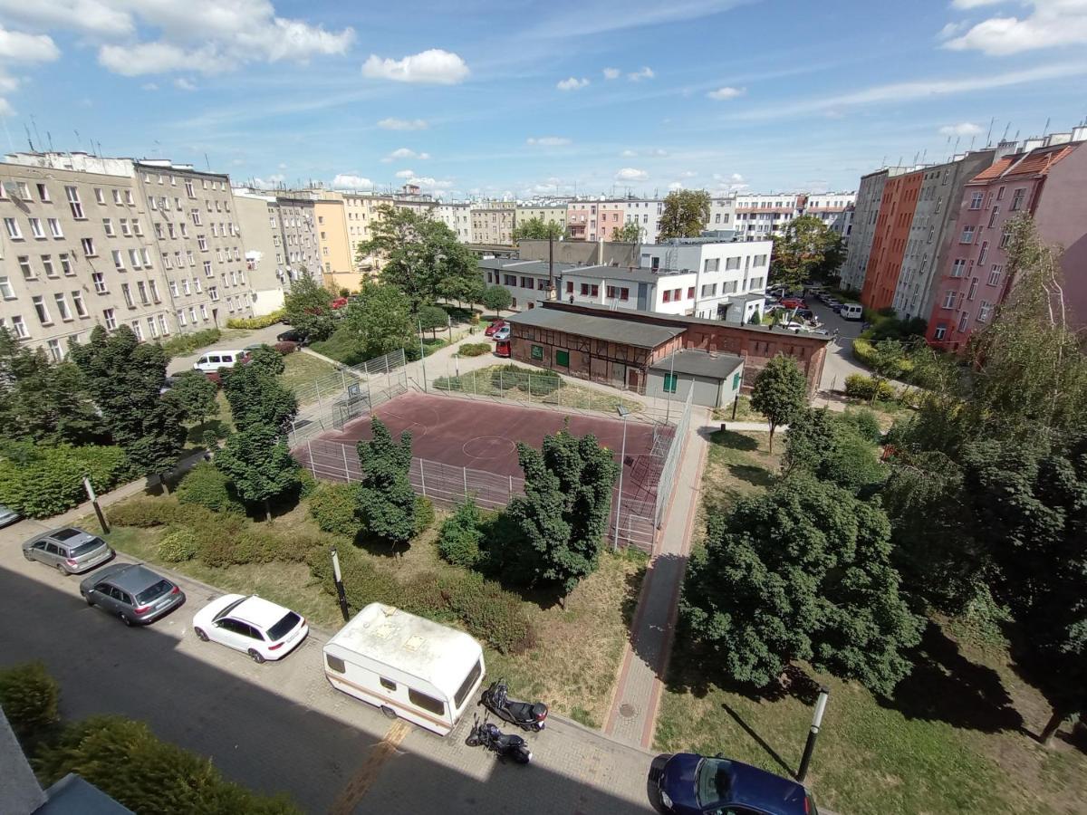 Apartament Venge -Cale Mieszkanie 46M2 Na Wylacznosc - Z Jedna Sypialnia I Jednym Sypialno-Salonem -3 Pietro Bez Windy- Rezerwacja Bez Karty Kredytowej-Klimatyzacja-Netflix-2 Lozeczka Dzieciece- Bezplatny Parking Publiczny Wroclaw Bagian luar foto