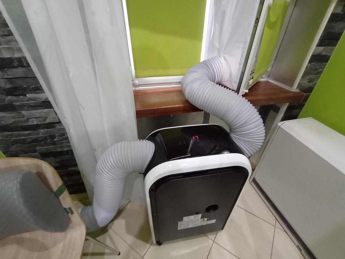 Apartament Venge -Cale Mieszkanie 46M2 Na Wylacznosc - Z Jedna Sypialnia I Jednym Sypialno-Salonem -3 Pietro Bez Windy- Rezerwacja Bez Karty Kredytowej-Klimatyzacja-Netflix-2 Lozeczka Dzieciece- Bezplatny Parking Publiczny Wroclaw Bagian luar foto