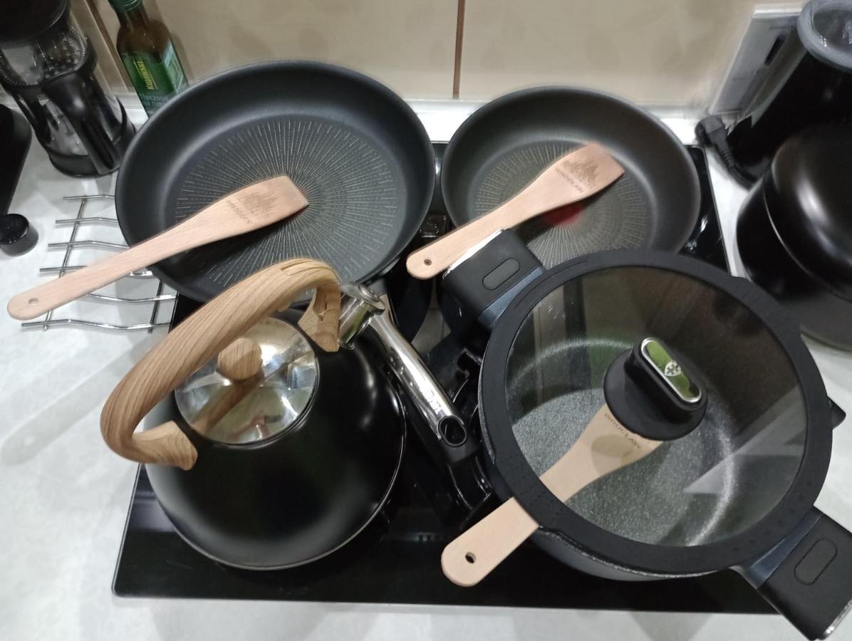 Apartament Venge -Cale Mieszkanie 46M2 Na Wylacznosc - Z Jedna Sypialnia I Jednym Sypialno-Salonem -3 Pietro Bez Windy- Rezerwacja Bez Karty Kredytowej-Klimatyzacja-Netflix-2 Lozeczka Dzieciece- Bezplatny Parking Publiczny Wroclaw Bagian luar foto