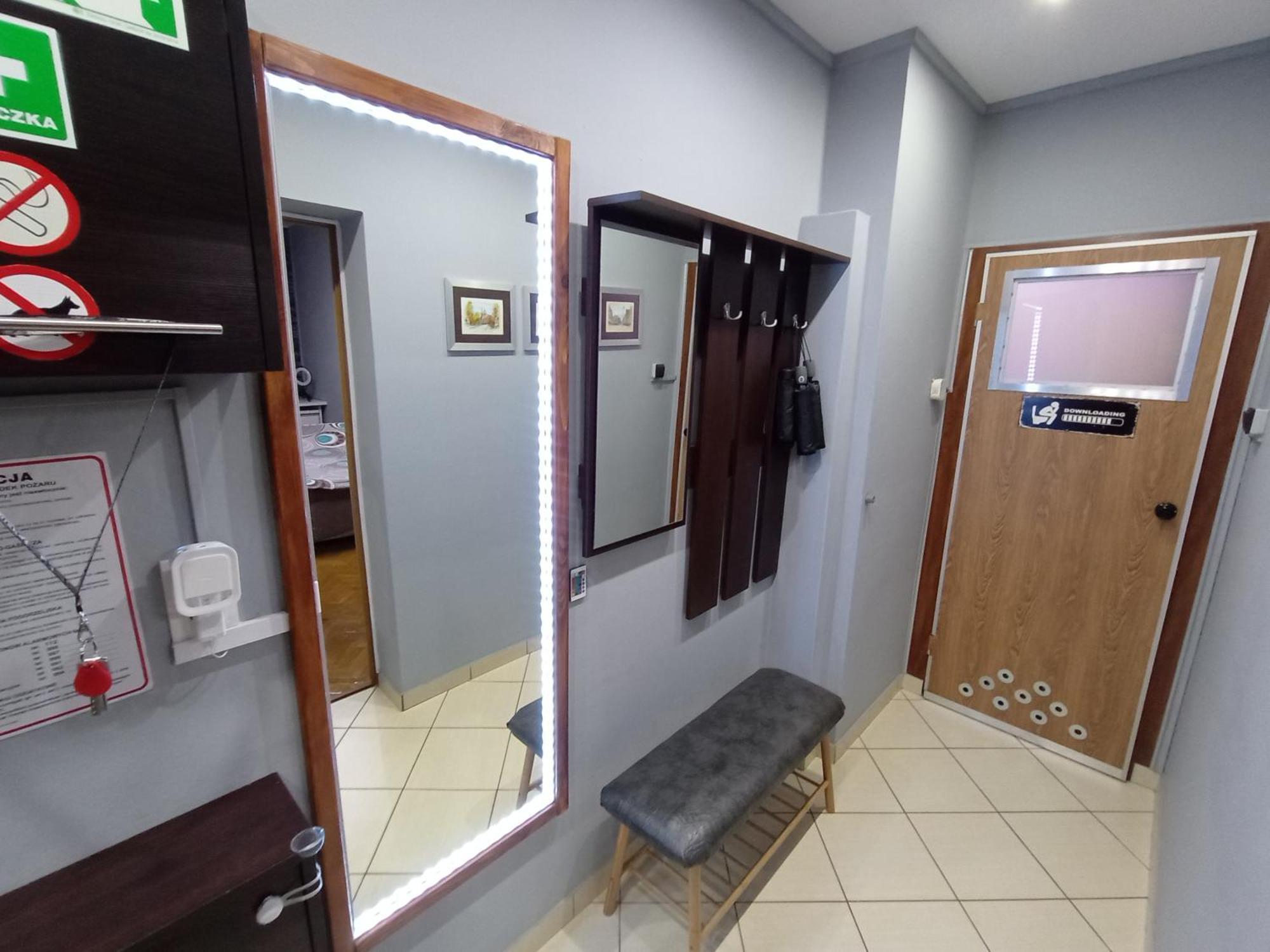 Apartament Venge -Cale Mieszkanie 46M2 Na Wylacznosc - Z Jedna Sypialnia I Jednym Sypialno-Salonem -3 Pietro Bez Windy- Rezerwacja Bez Karty Kredytowej-Klimatyzacja-Netflix-2 Lozeczka Dzieciece- Bezplatny Parking Publiczny Wroclaw Bagian luar foto