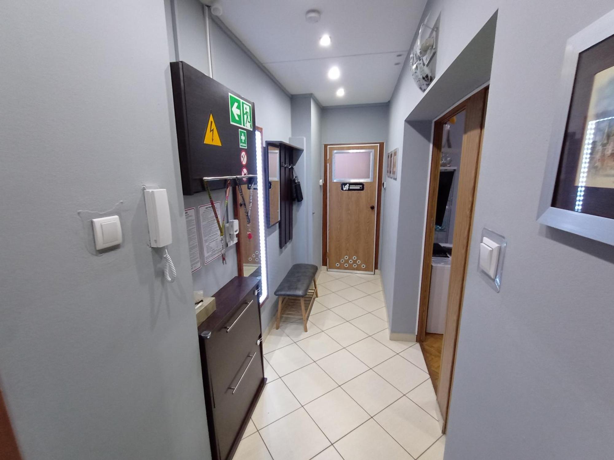 Apartament Venge -Cale Mieszkanie 46M2 Na Wylacznosc - Z Jedna Sypialnia I Jednym Sypialno-Salonem -3 Pietro Bez Windy- Rezerwacja Bez Karty Kredytowej-Klimatyzacja-Netflix-2 Lozeczka Dzieciece- Bezplatny Parking Publiczny Wroclaw Bagian luar foto